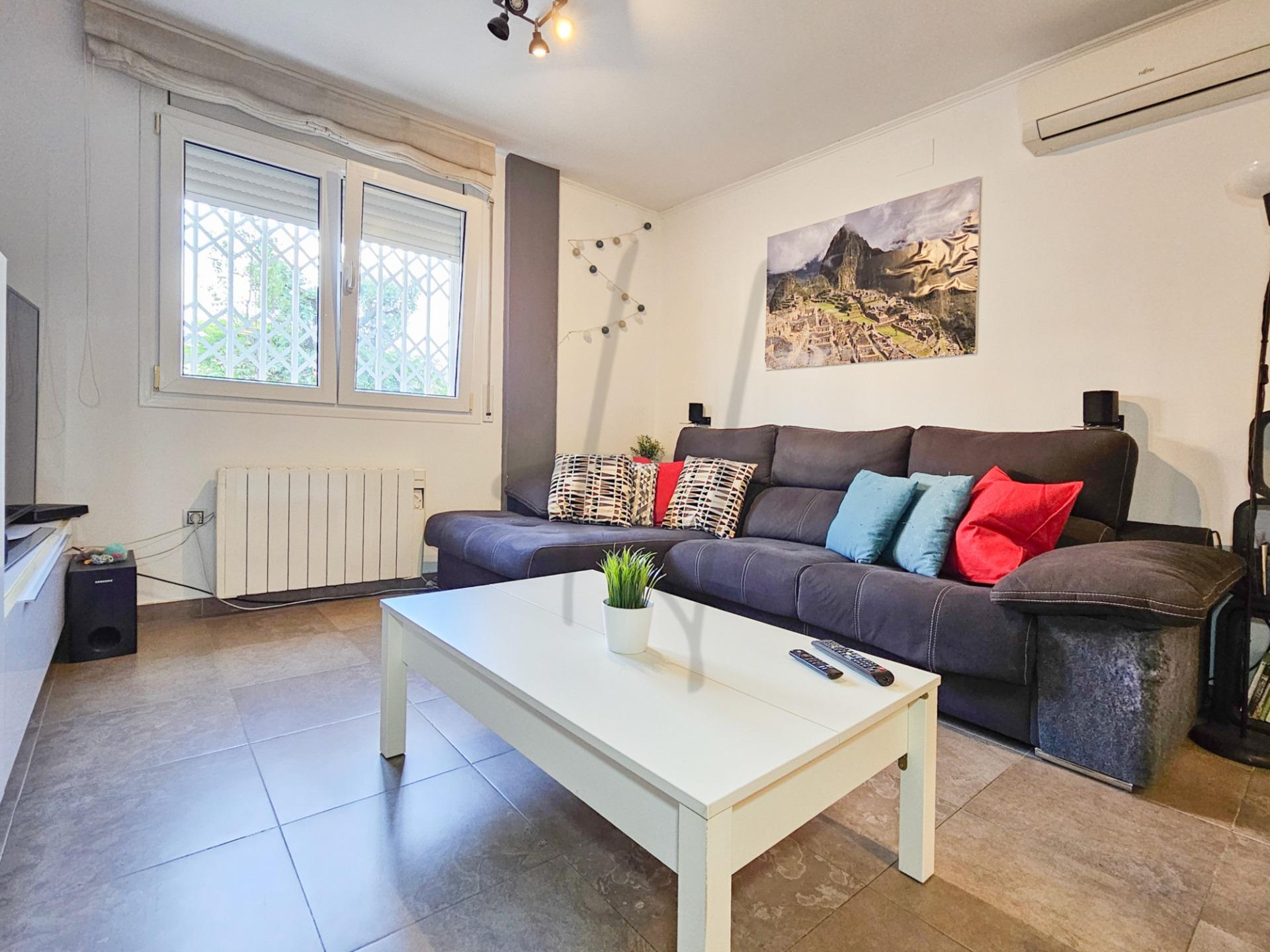 Descubre esta acogedora planta baja lista para entrar a vivir, ideal para quienes buscan comodidad y funcionalidad en un entorno tranquilo, La vivienda cuenta con dos habitaciones, una amplia de...<br><br>