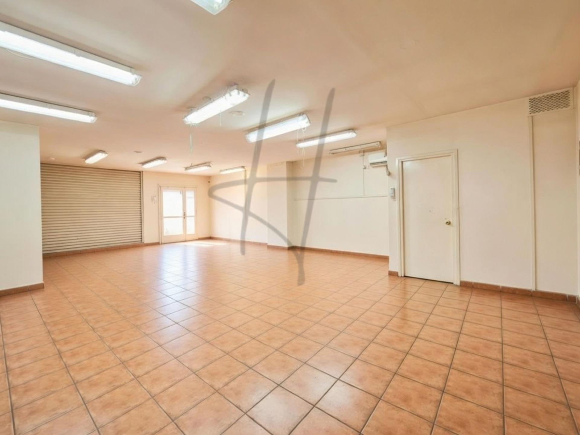 Ponemos a la venta este local de 71 m², situado en la zona de El Pedro, en Cornellà de Llobregat, que destaca por su amplitud...<br><br>