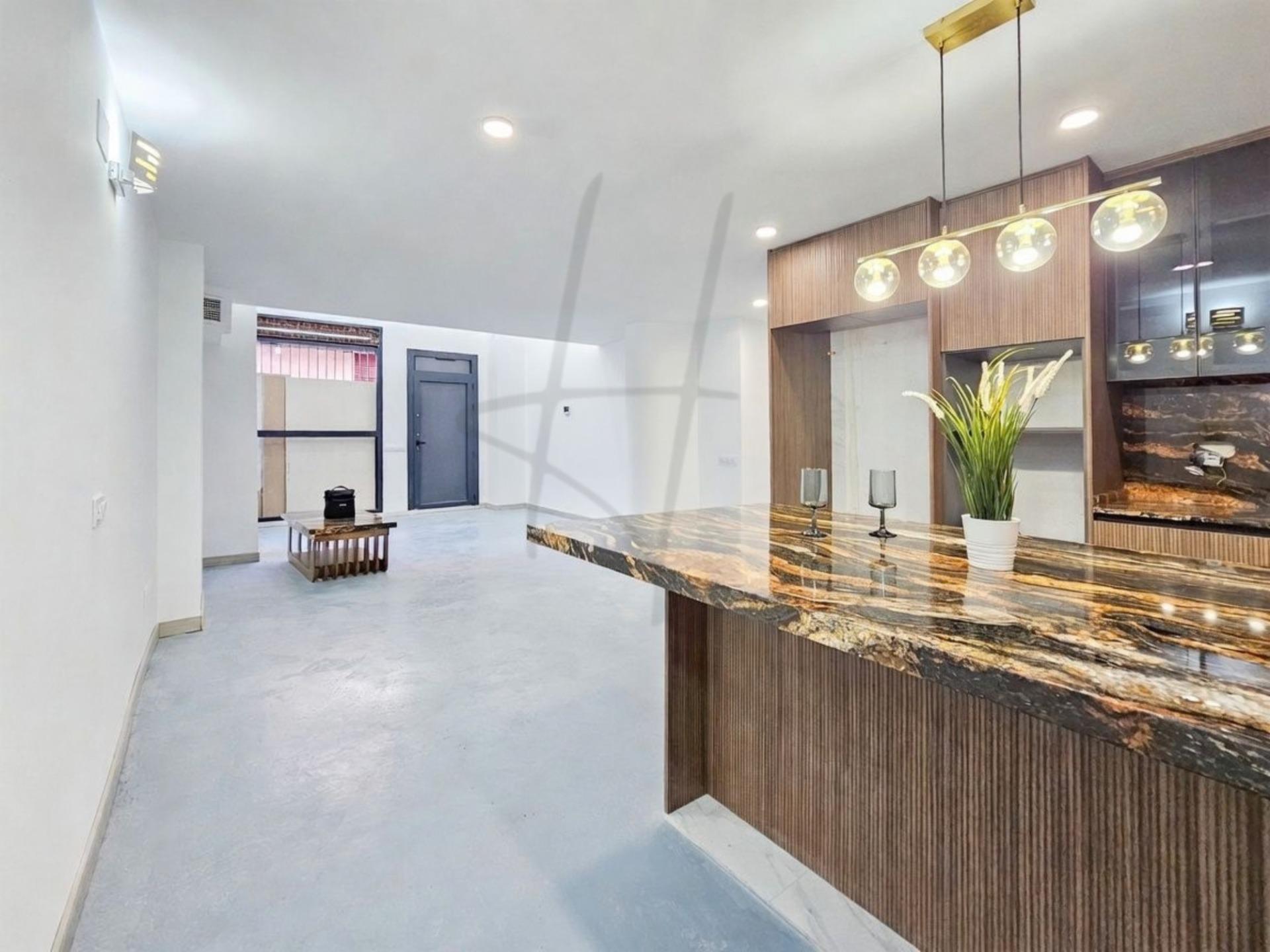 Presentamos una oportunidad única para adquirir una magnífica planta baja en zona de La Gavarra, situada en el corazón de Cornella de Llobregat. Este inmueble de obra nueva cuenta con una...<br><br>